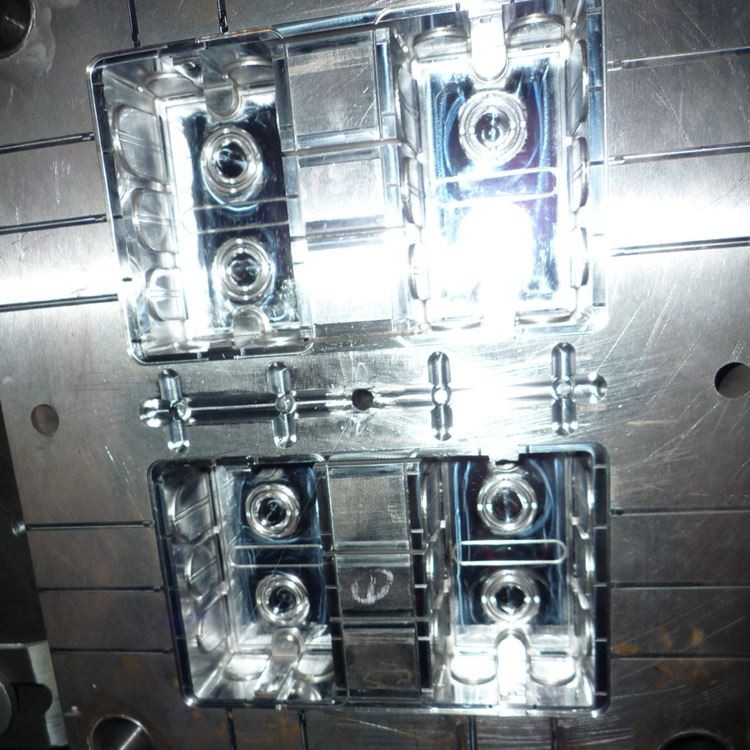 Precaucions per a l'emmotllament per injecció de plàstic