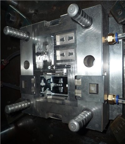 Interruptor de motlle d'injecció